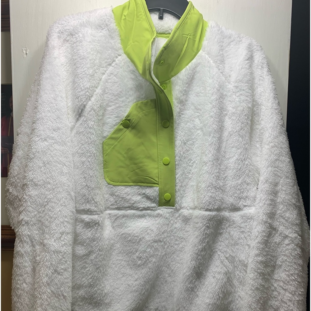 Women pull over jacket new with tags
